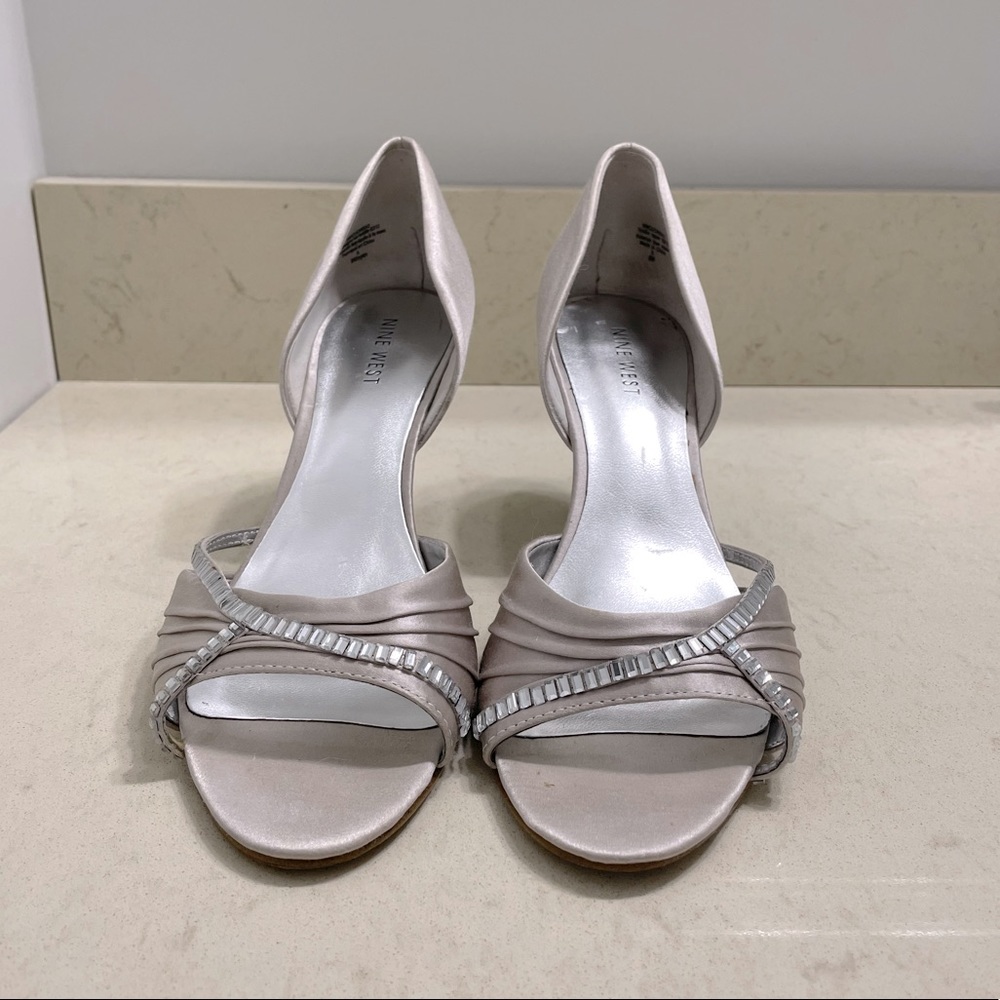 NINE WEST, Satin Champagne Heel, Size 8